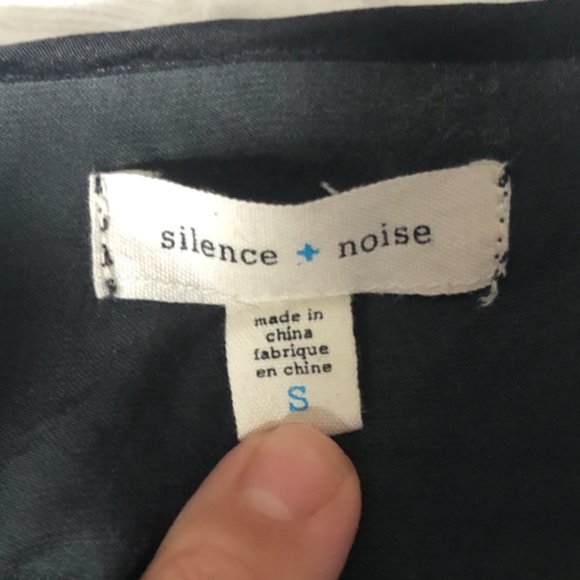 SHIRT FROM URBAN OUTFITTERS - Picture 3 of 5